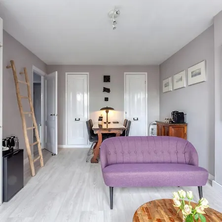 Couette-café The Rose 4*